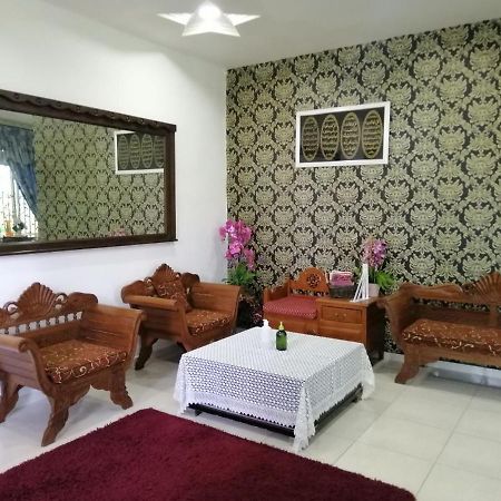 ملقا Hawwa Sara Muslim Homestay المظهر الخارجي الصورة